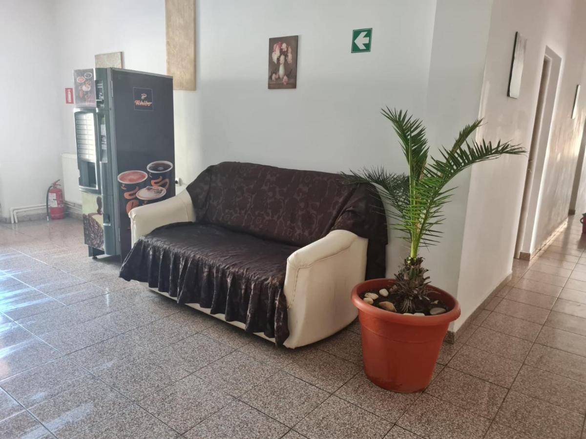 Casa Dobrescu Centura De Nord Hotel Craiova Bagian luar foto