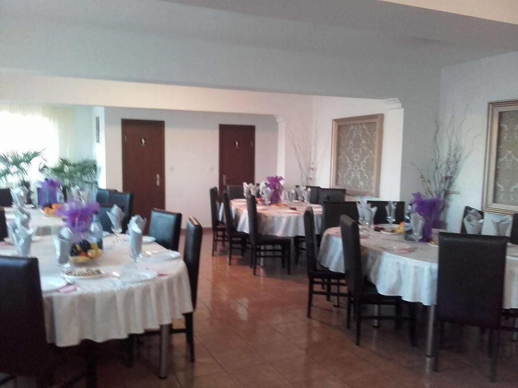 Casa Dobrescu Centura De Nord Hotel Craiova Bagian luar foto